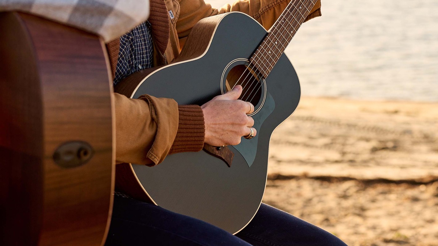 GTe Blacktop Walnut Acoustic-Electric Guitar | Taylor Guitars